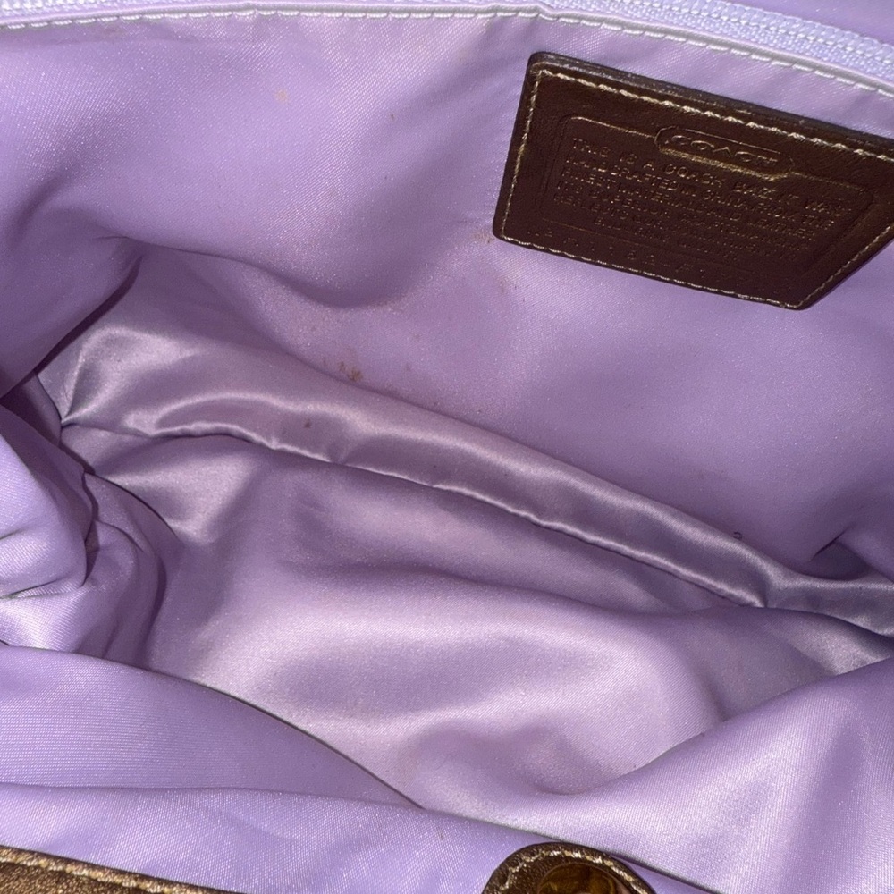 Coach Kisslock Shoulder Bag with Embossed Flowers and Lavender Interior - Picture 11 of 17